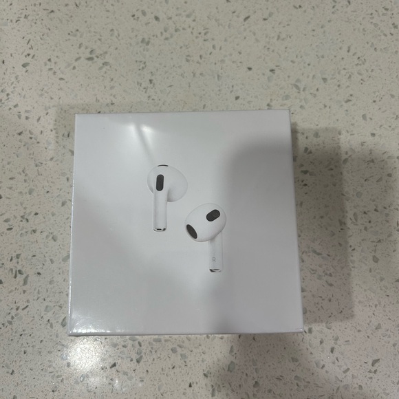 Apple AirPods with Wireless Charging Case